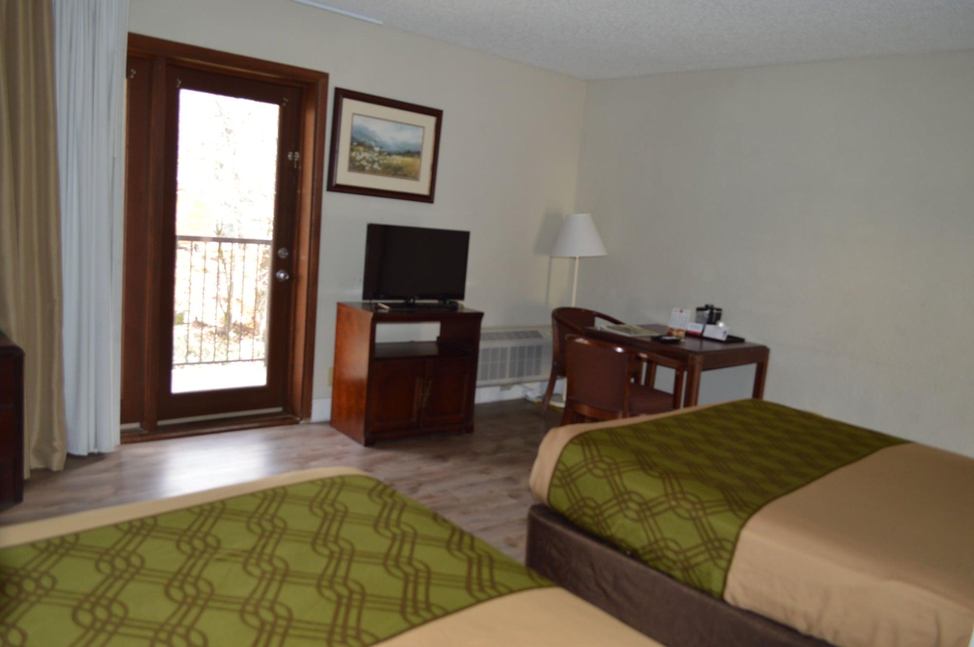 Econo Lodge Inn & Suites On The River Гетлинбург Екстериор снимка