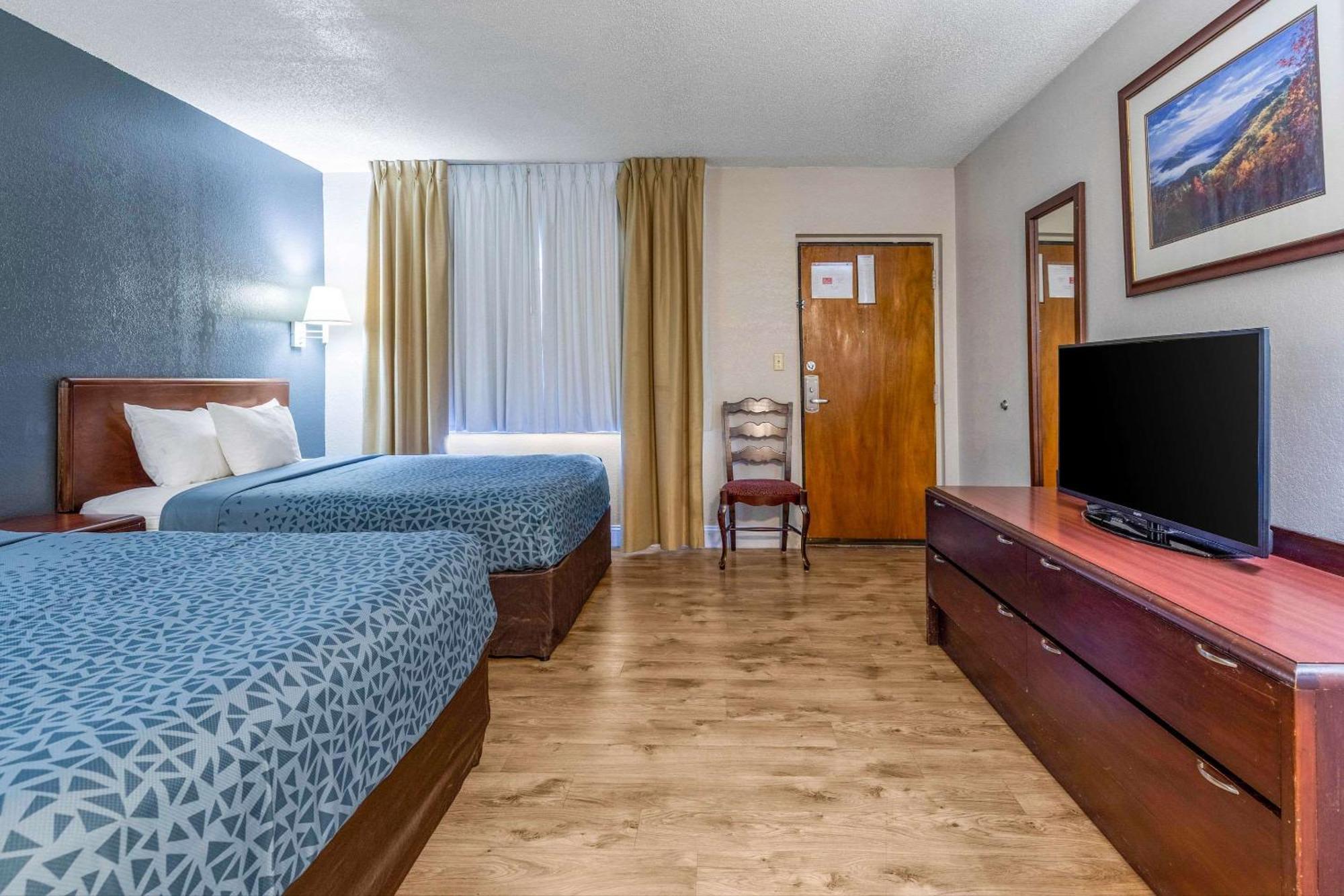 Econo Lodge Inn & Suites On The River Гетлинбург Екстериор снимка