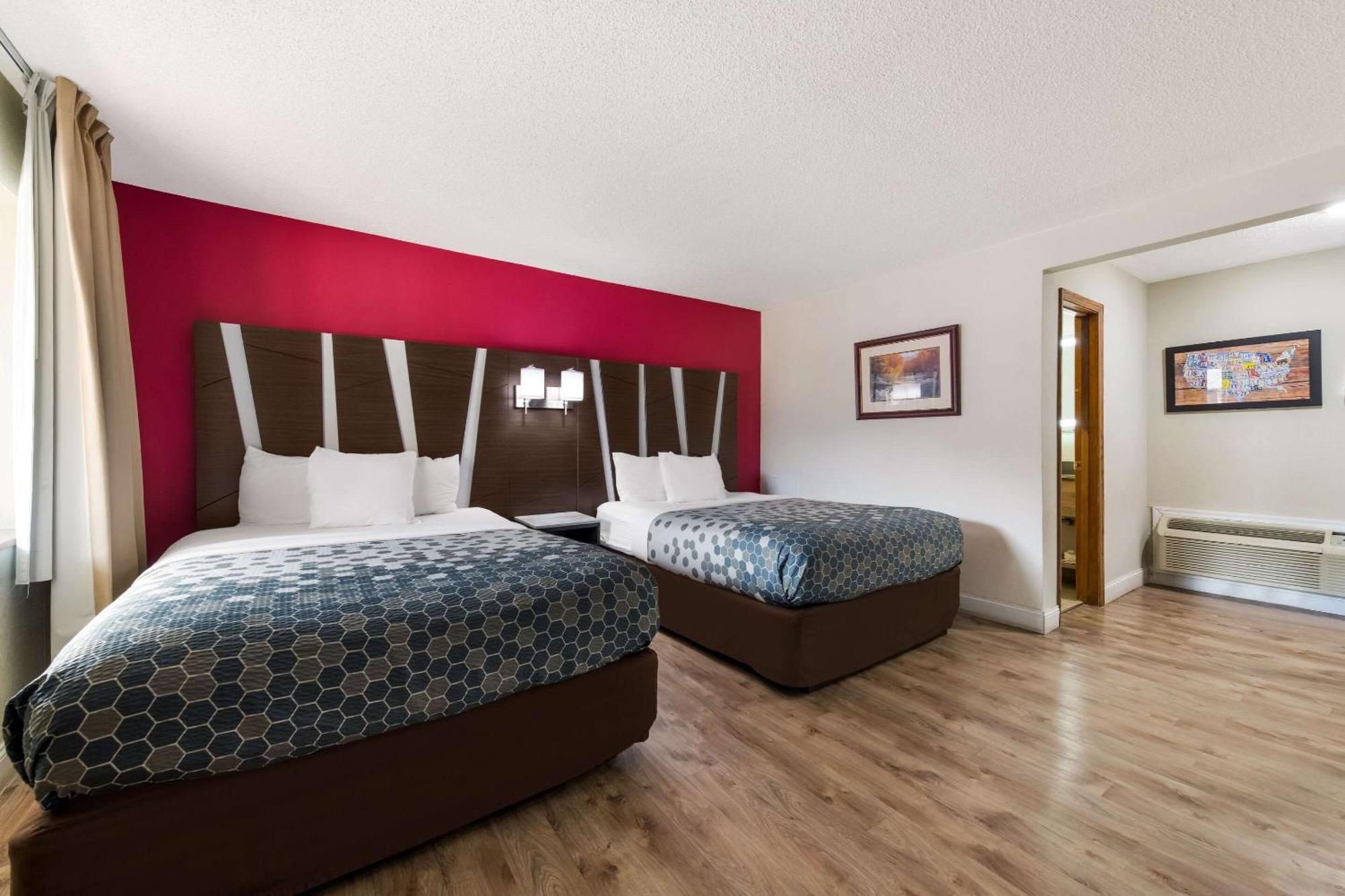 Econo Lodge Inn & Suites On The River Гетлинбург Екстериор снимка