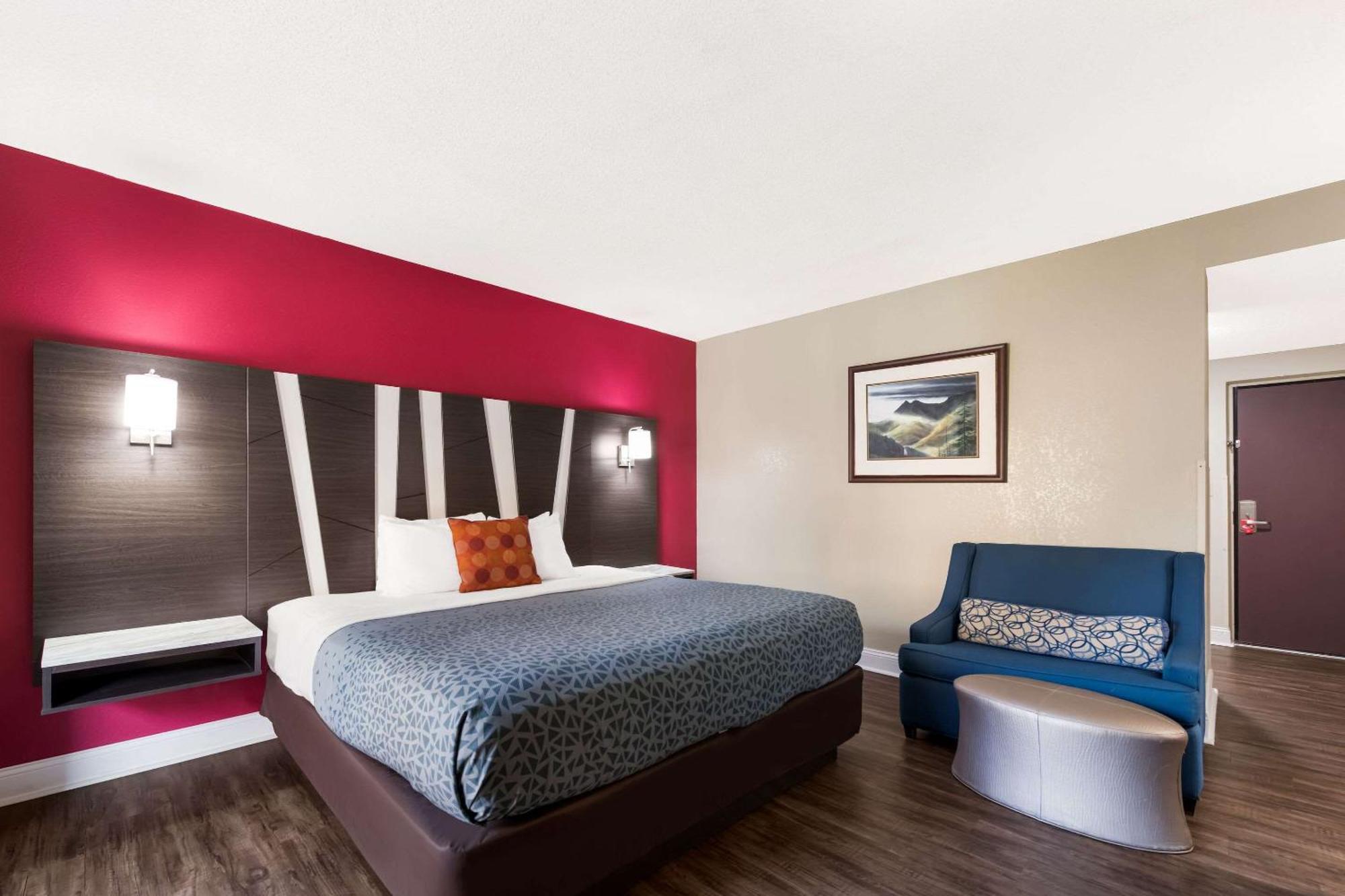 Econo Lodge Inn & Suites On The River Гетлинбург Екстериор снимка