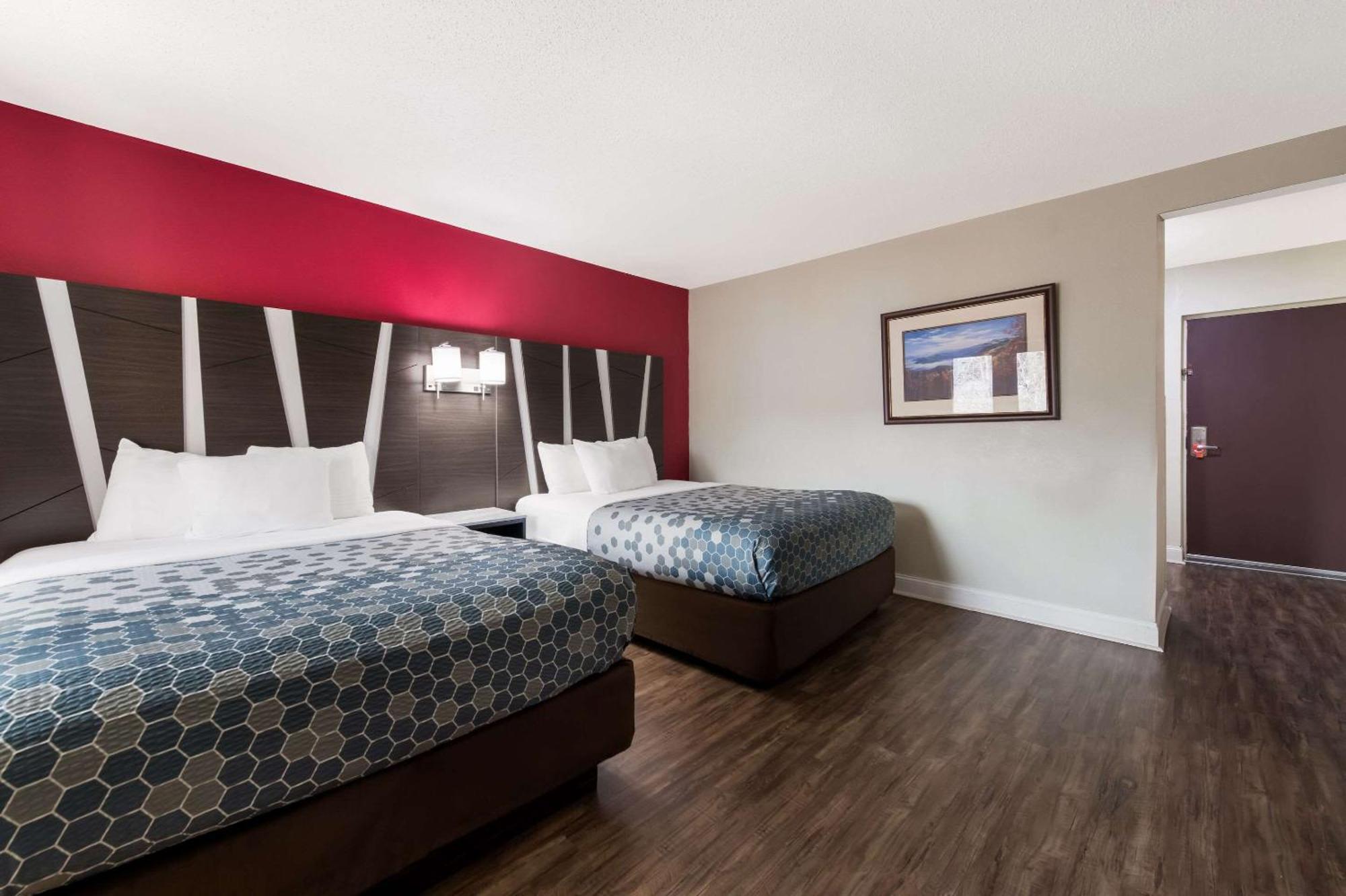 Econo Lodge Inn & Suites On The River Гетлинбург Екстериор снимка