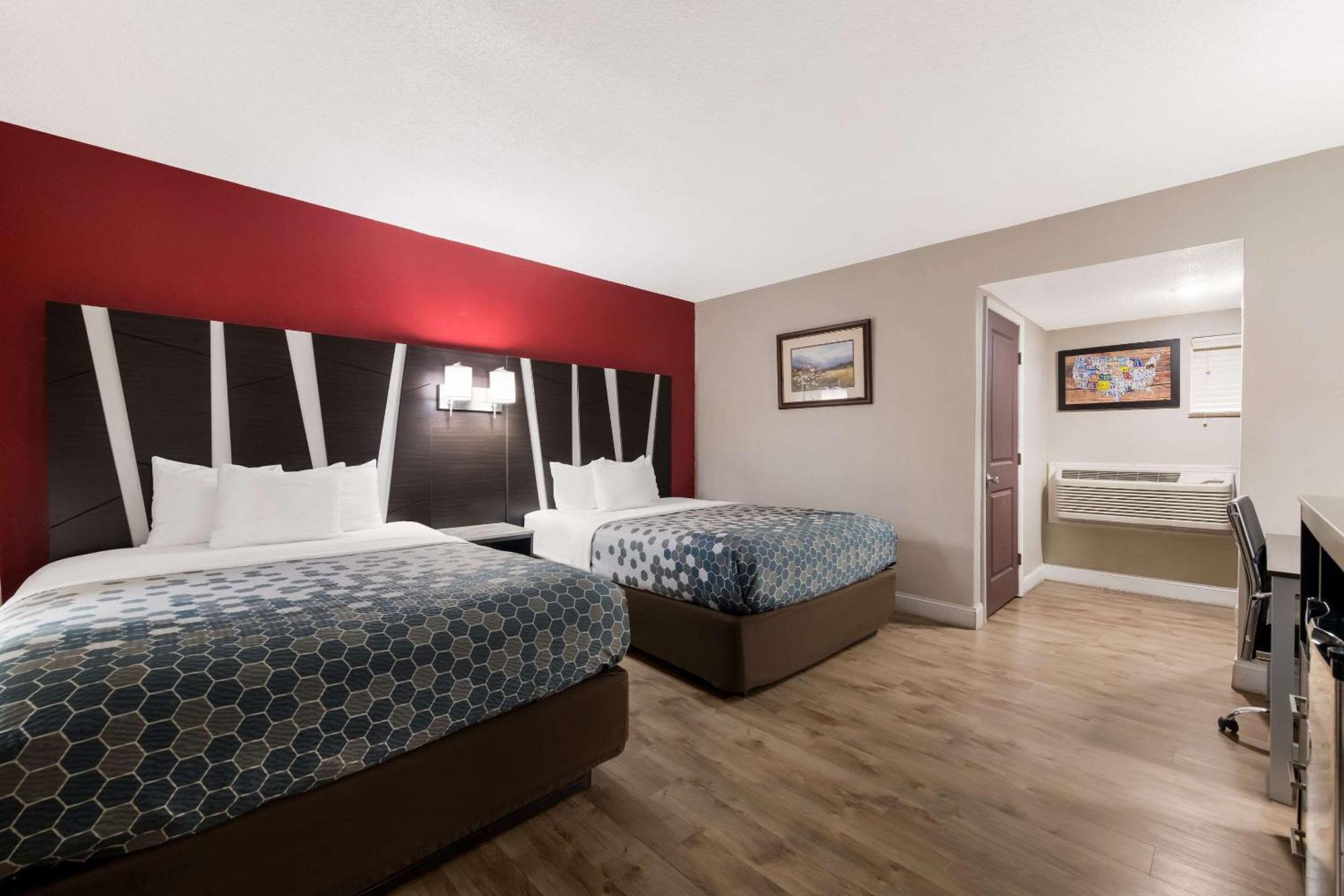 Econo Lodge Inn & Suites On The River Гетлинбург Екстериор снимка