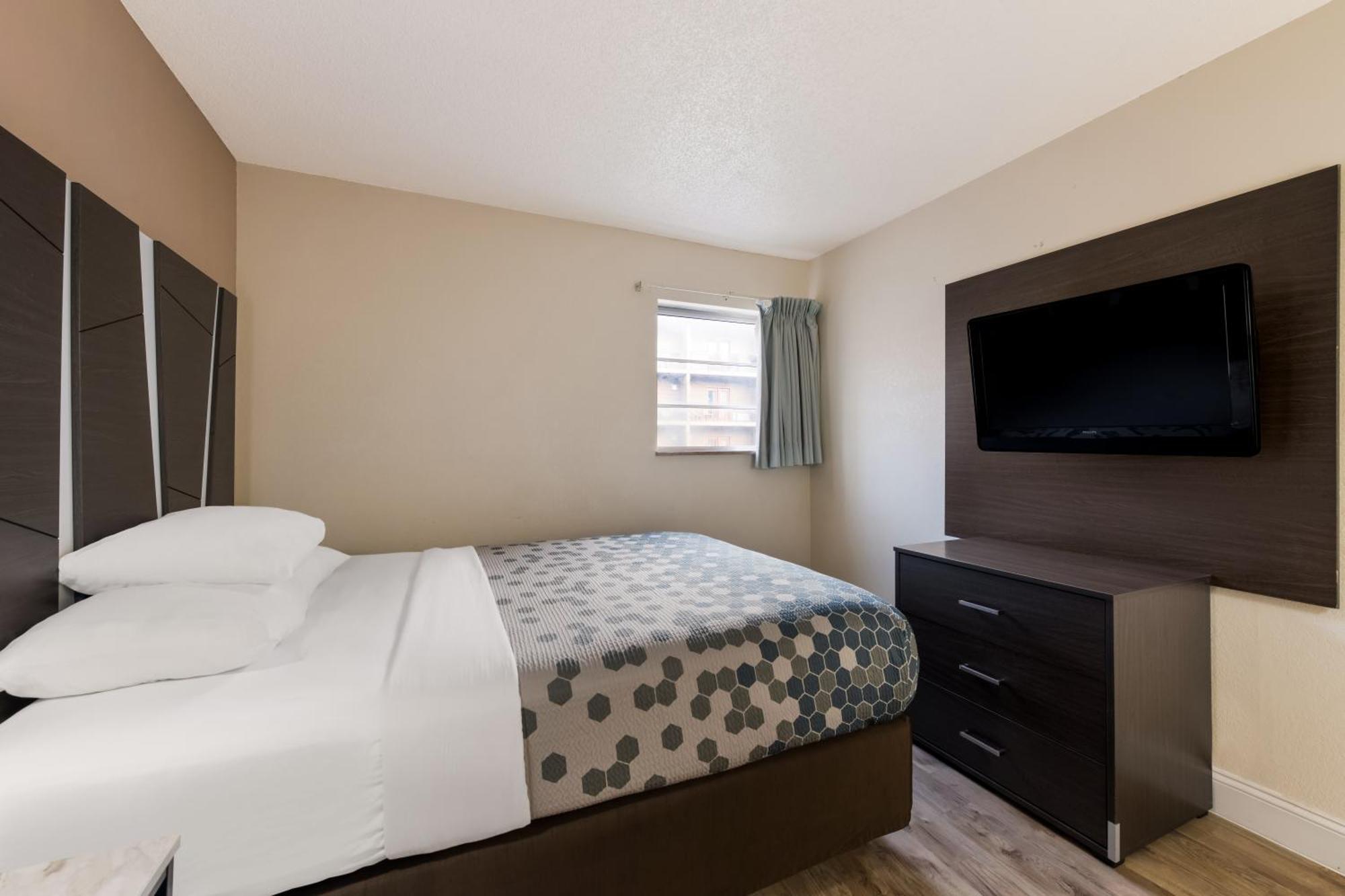 Econo Lodge Inn & Suites On The River Гетлинбург Екстериор снимка