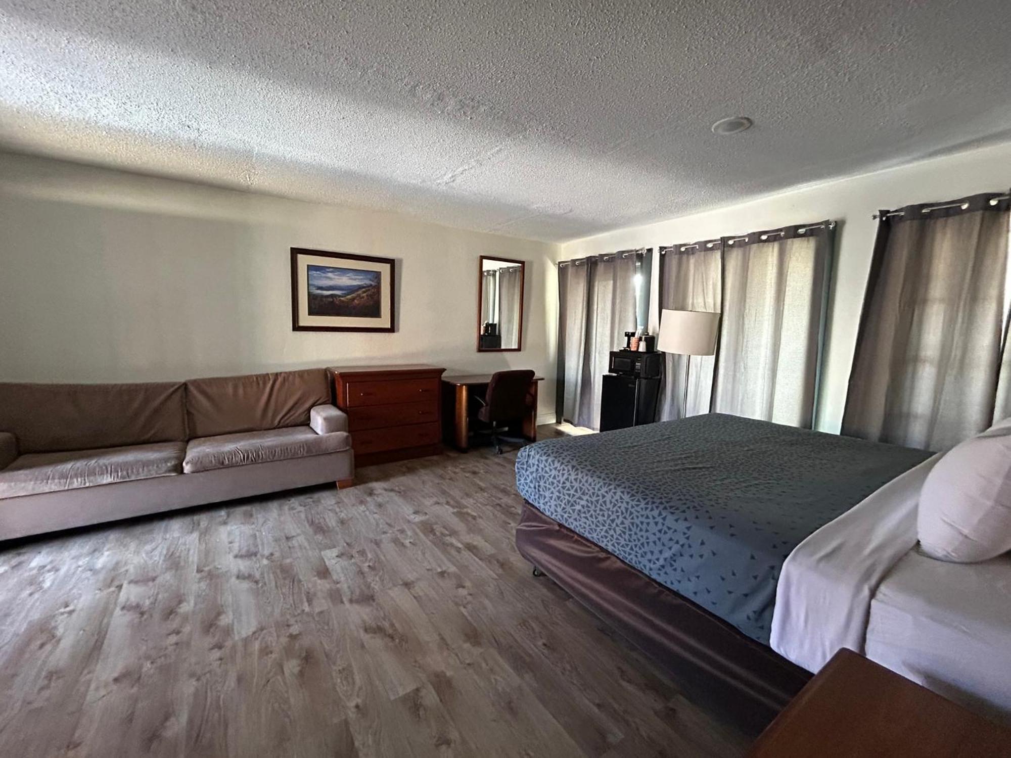 Econo Lodge Inn & Suites On The River Гетлинбург Екстериор снимка